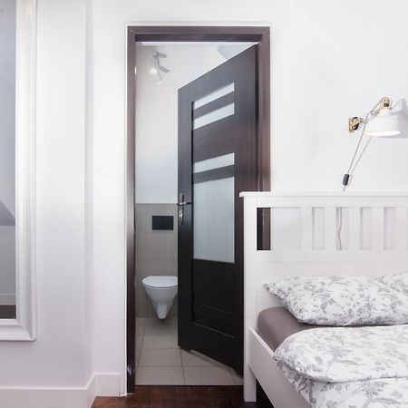Hubertus Hotell Wola Rzedzinska Exteriör bild