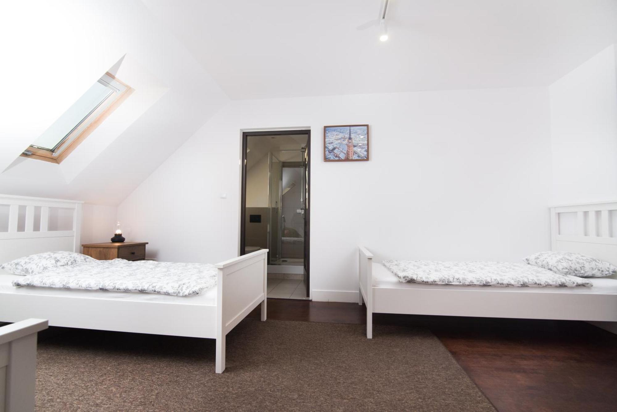 Hubertus Hotell Wola Rzedzinska Exteriör bild