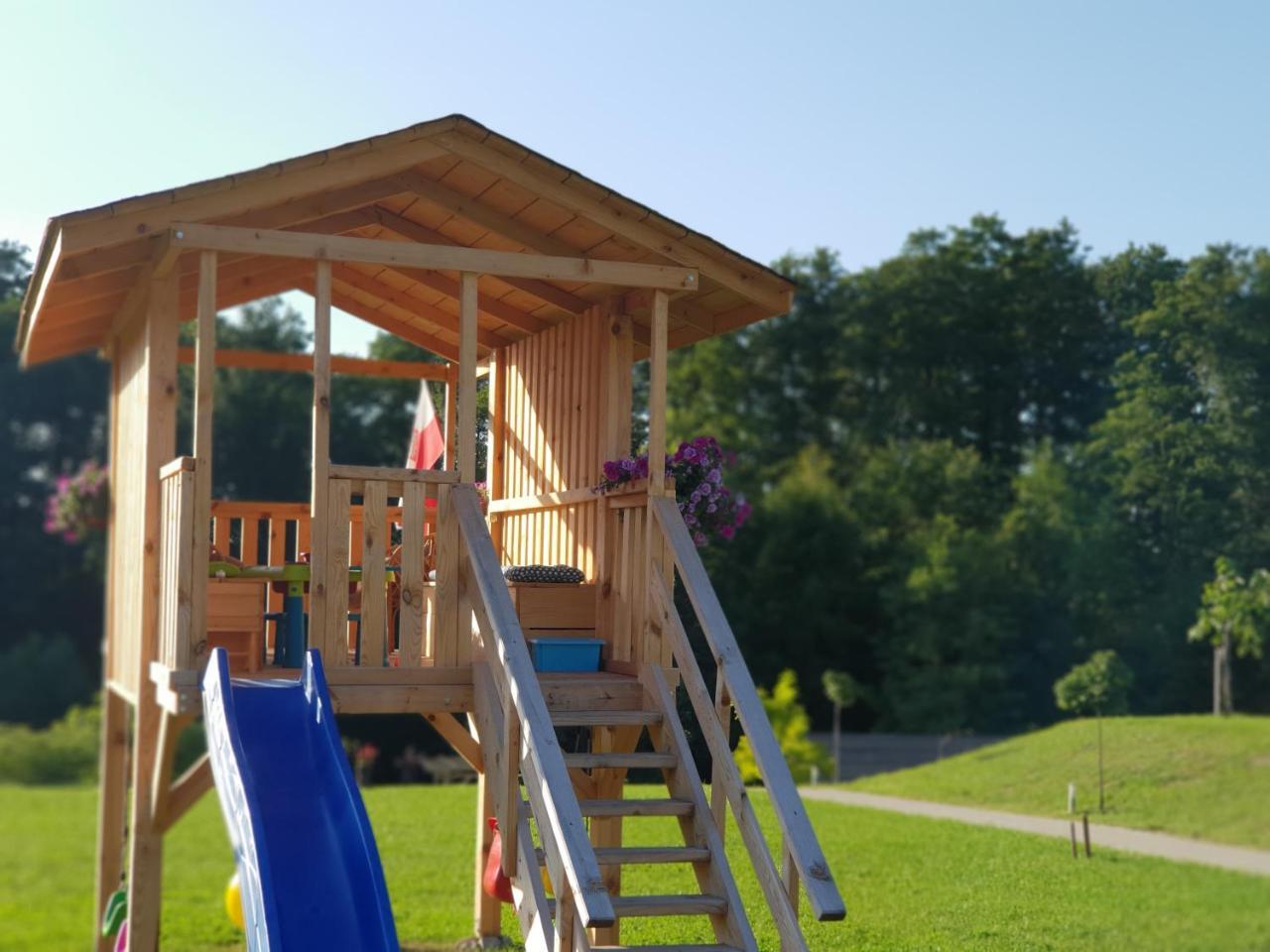 Hubertus Hotell Wola Rzedzinska Exteriör bild