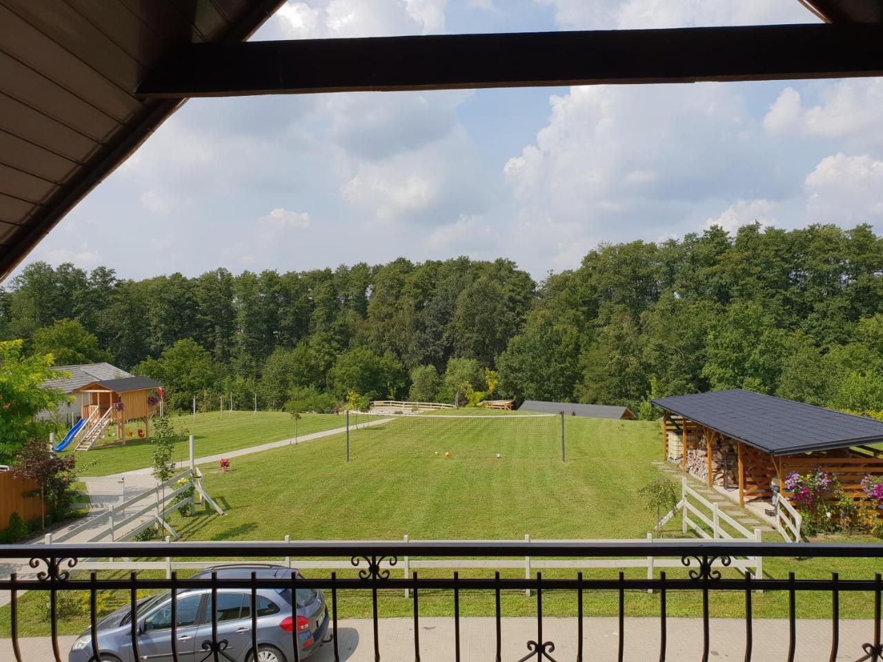 Hubertus Hotell Wola Rzedzinska Exteriör bild
